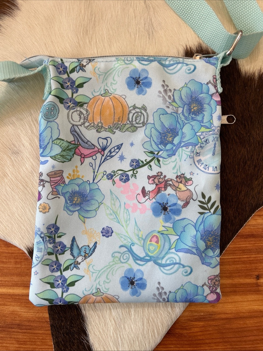 Disney Loungefly Cinderella Mice Floral Passport Crossbody Bag Light Blue - Picture 3 of 7